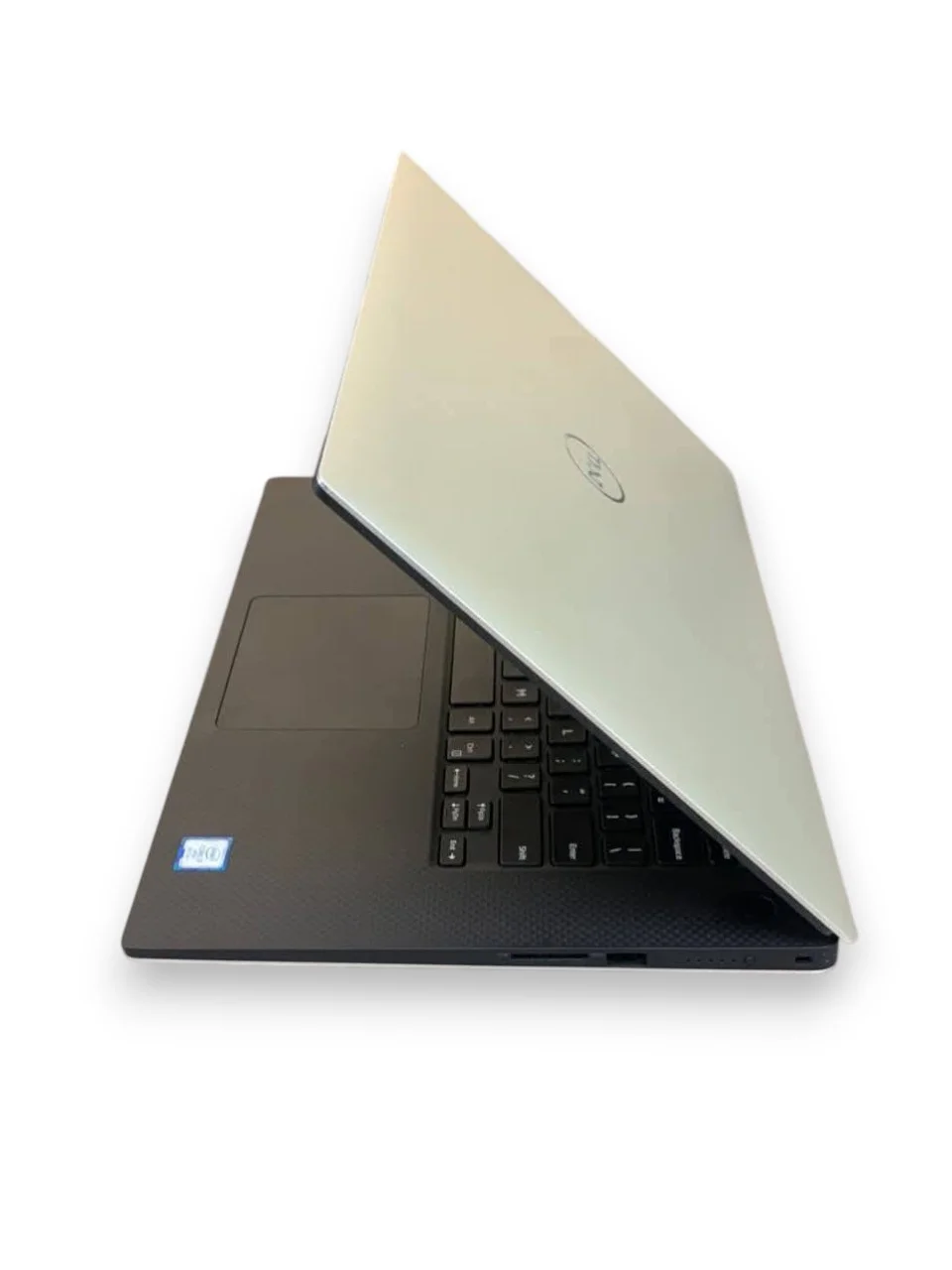 Dell Precision 5520 /Processor:Intel Core i7-7820HQ / Processor:16GB RAM /Harddisk:256GB NVMe/Graphic card:NVIDIA Quadro M1200 4GB /Display size:15.6" 4K Touch - Image 7