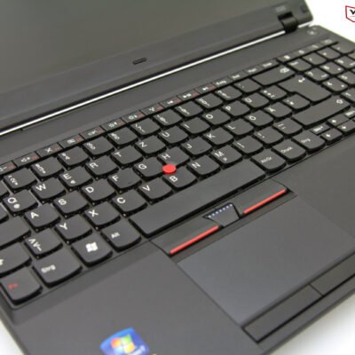 Lenovo Edge E520 /Processor : intel core i3-2530 / RAM: 4GB /HARD :320 GB /SCREEN 15,6 INCH