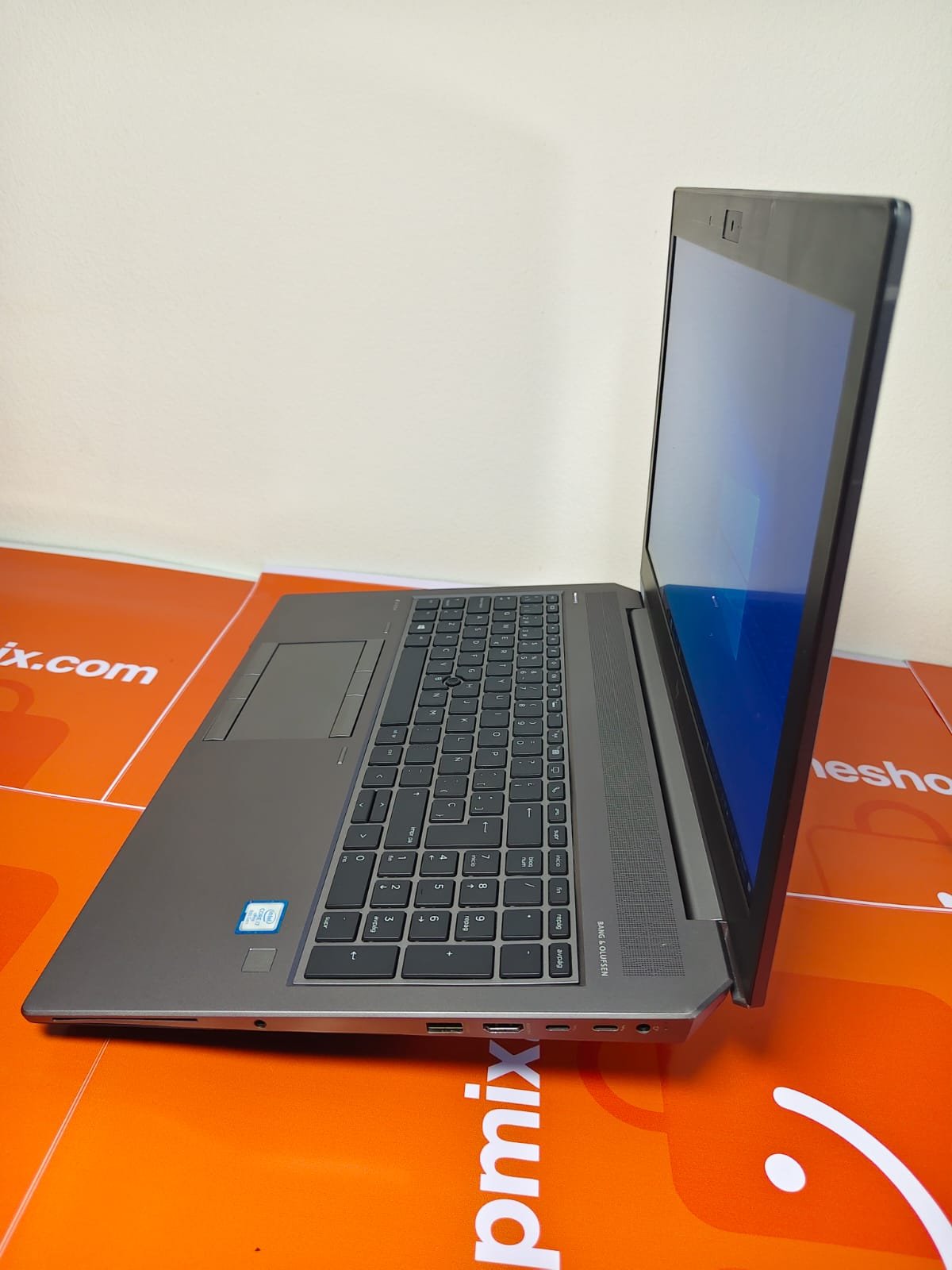 HP ZBook 15 G5 Mobile / Processor:Intel Core i7-8850H/RAM:16GB DDR4/Harddisk:256GB SSD +500GB HDD / Graphic Card:Nvidia Quadro P1000 4GB DDR5 + Intel UHD Graphics 630/Display size:15.6″ FHD IPS - Image 7