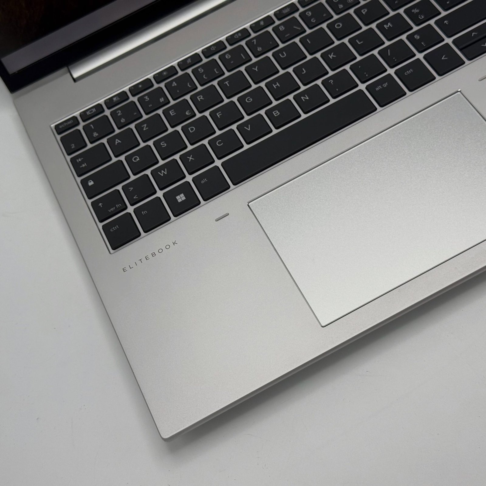 HP EliteBook 860 G9 – Core i5-1235U – 8G RAM – 256G SSD - Image 4