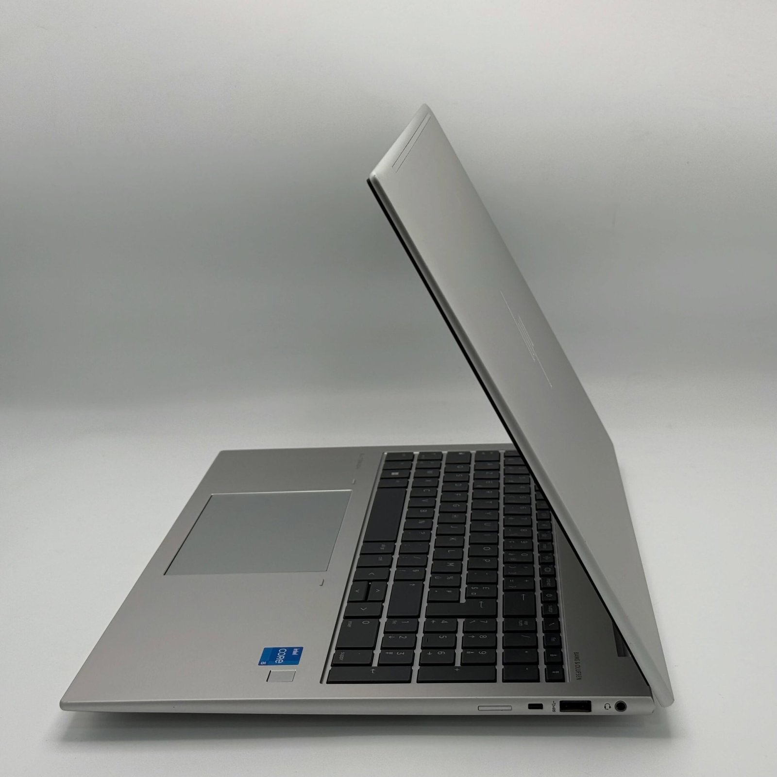 HP EliteBook 860 G9 – Core i5-1235U – 8G RAM – 256G SSD - Image 6