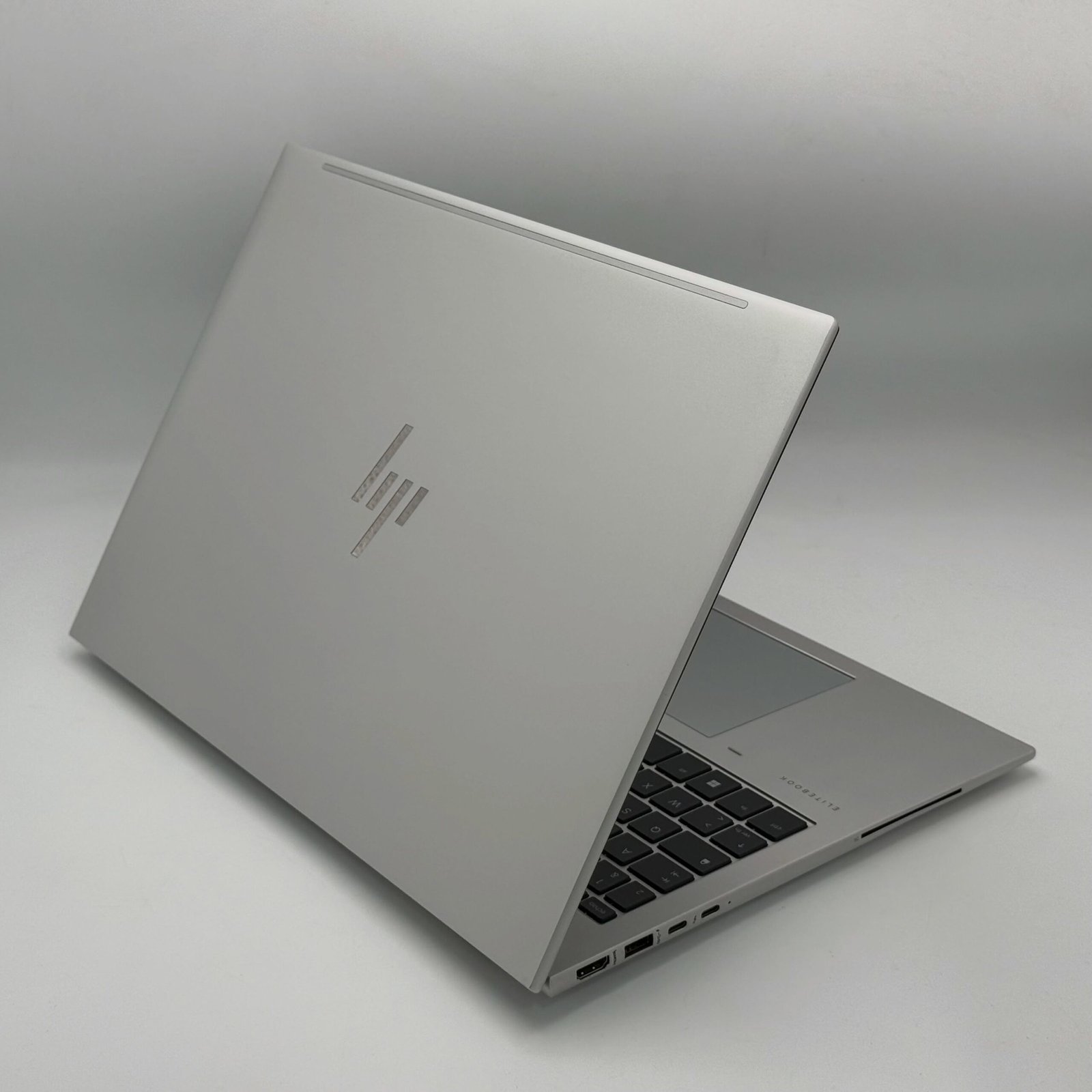 HP EliteBook 860 G9 – Core i5-1235U – 8G RAM – 256G SSD - Image 8